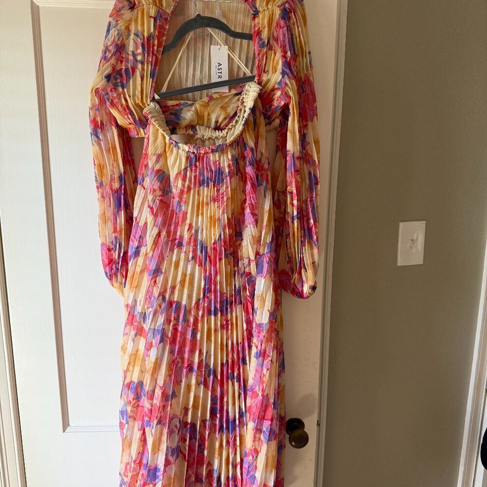 ASTR The Label Floral Cut-Out Dress – Size Medium